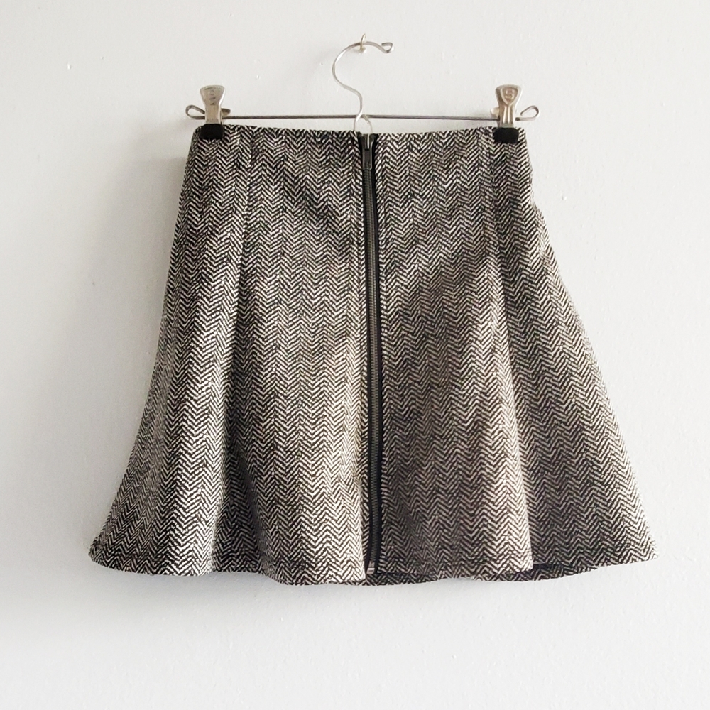 Fora Highwaisted Zip Up Mini Skirt Chevron Pattern